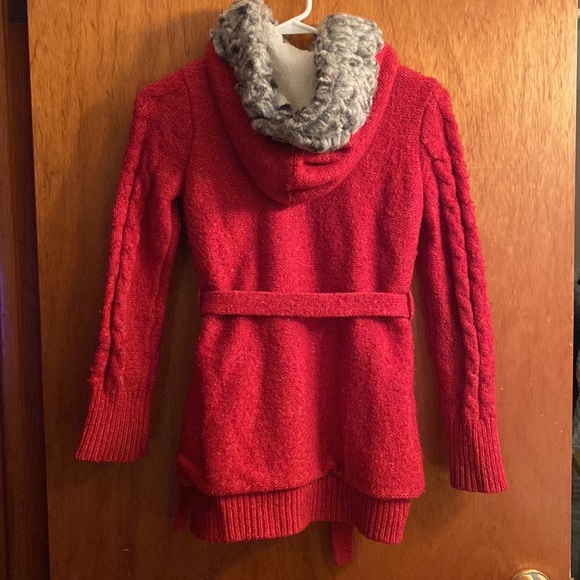 Aeropostale Cable Knit Faux Fur Hood Red Button Down Cardigan w/ Waist Tie - Picture 2 of 5